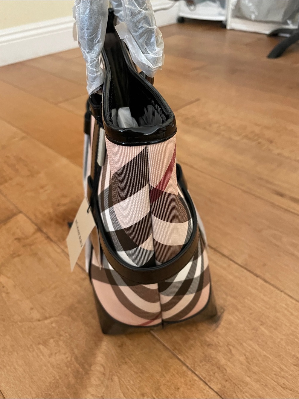 Burberry Classic Plaid Tote Bag - Picture 5 of 10